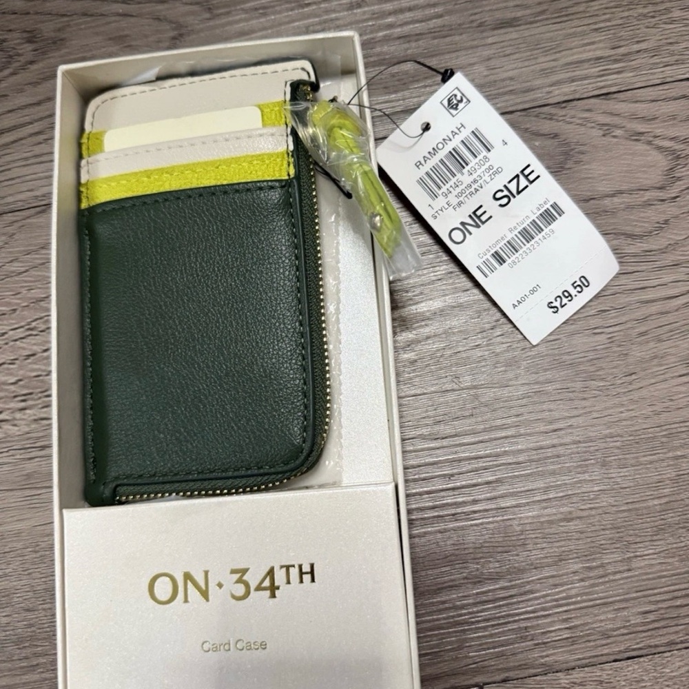 On 34th Green and Cream Card Holder